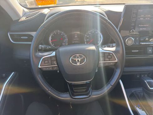 Used 2020 Toyota Highlander LE image 27