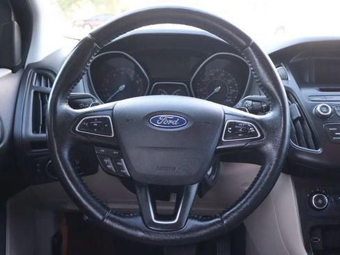 Used 2015 Ford Focus SE w/ SE Sport Package FWD image 18