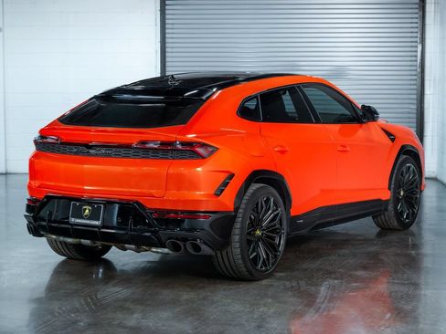 Used 2025 Lamborghini Urus SE AWD/4WD image 3