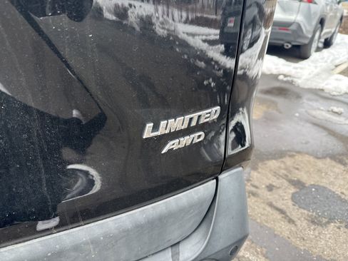 Used 2019 Toyota RAV4 Limited image 10