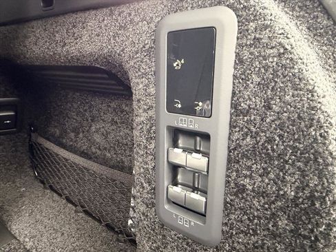New 2025 Land Rover Range Rover Long Wheelbase SE image 23