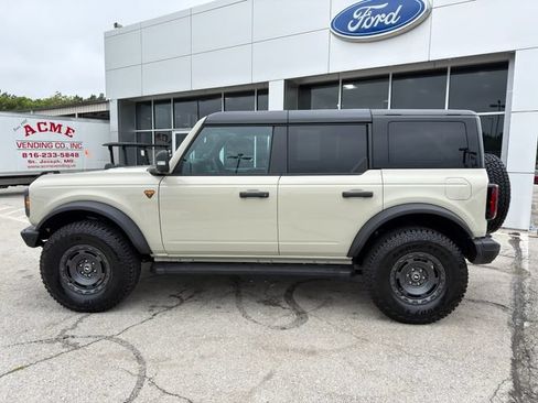 Used 2025 Ford Bronco Badlands AWD/4WD image 4