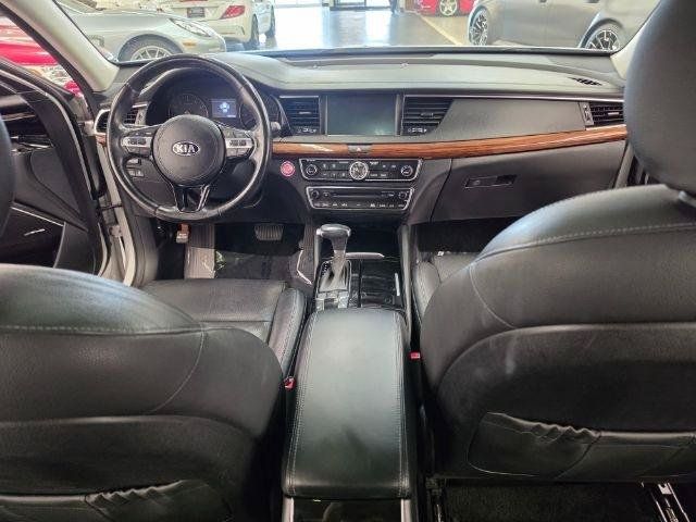 Used 2017 Kia Cadenza Premium w/ Luxury Package FWD image 10