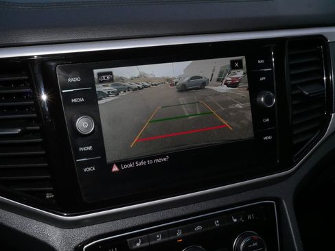 Certified 2022 Volkswagen Atlas Cross Sport SEL Premium R-Line image 31