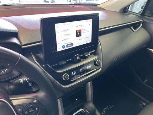 Certified 2025 Toyota Corolla Cross LE FWD image 21
