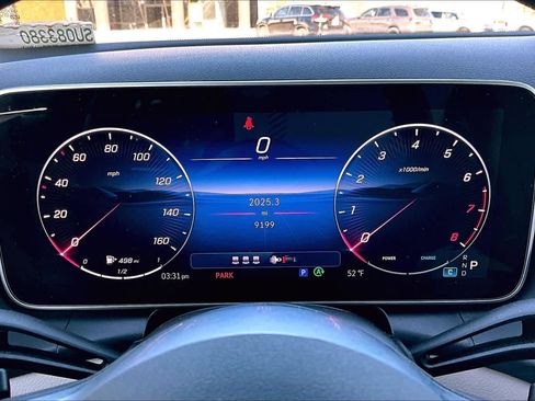 Used 2025 Mercedes-Benz GLC 300 4MATIC image 26