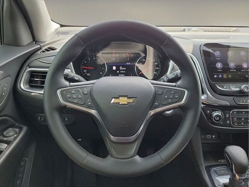 Used 2023 Chevrolet Equinox Premier image 19