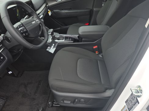 New 2026 Kia Sportage LX image 4