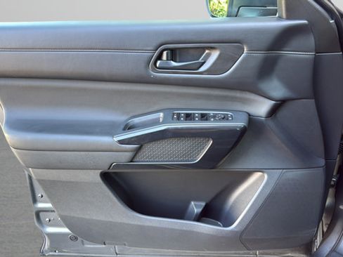 Used 2023 Nissan Pathfinder S FWD image 10