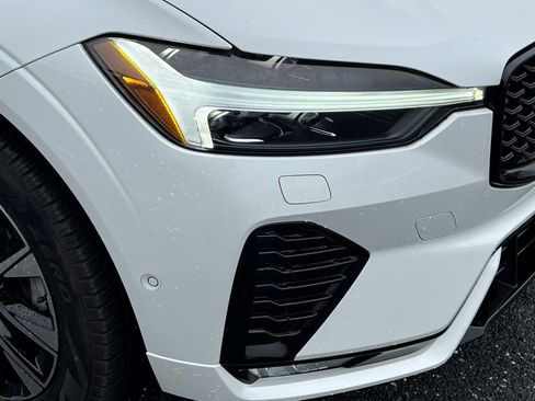 Certified 2023 Volvo XC60 B5 Plus w/ Climate Package image 9