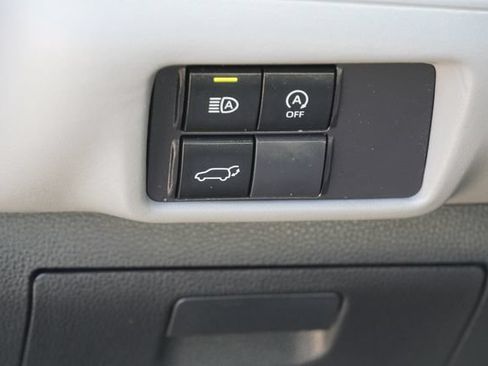 Used 2023 Toyota Highlander LE FWD image 23