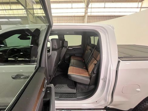 Used 2025 Chevrolet Silverado 1500 High Country w/ Z71 Off-Road Package AWD/4WD image 16