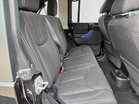 Used 2017 Jeep Wrangler Unlimited Sahara w/ Connectivity Group AWD/4WD image 16
