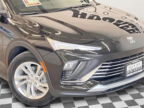 Used 2025 Buick Envista Preferred image 25