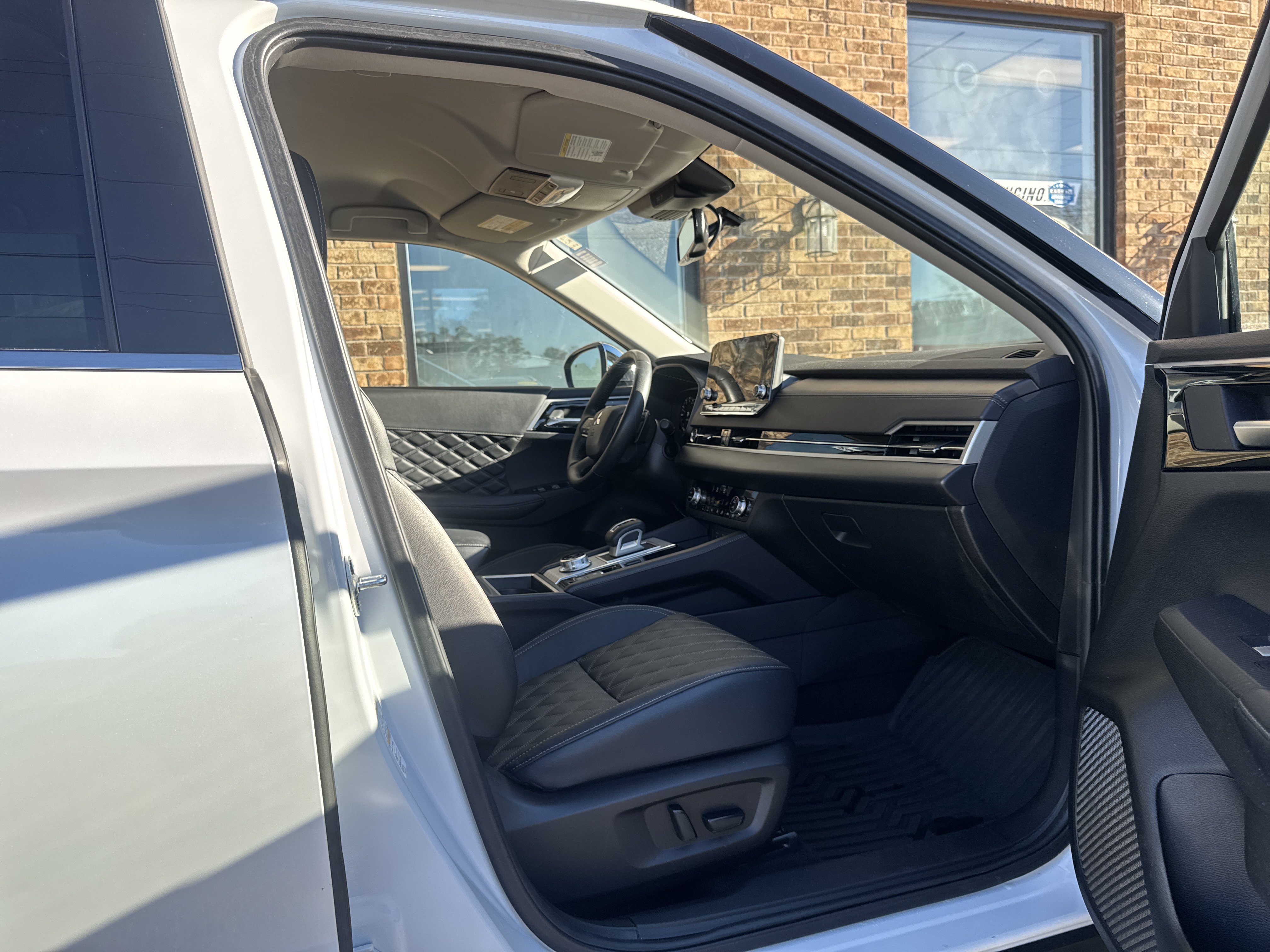 Used 2024 Mitsubishi Outlander SEL AWD/4WD image 15