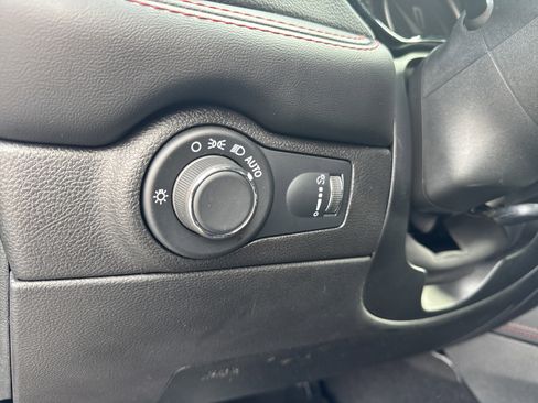 Used 2025 Dodge Durango GT RWD image 34