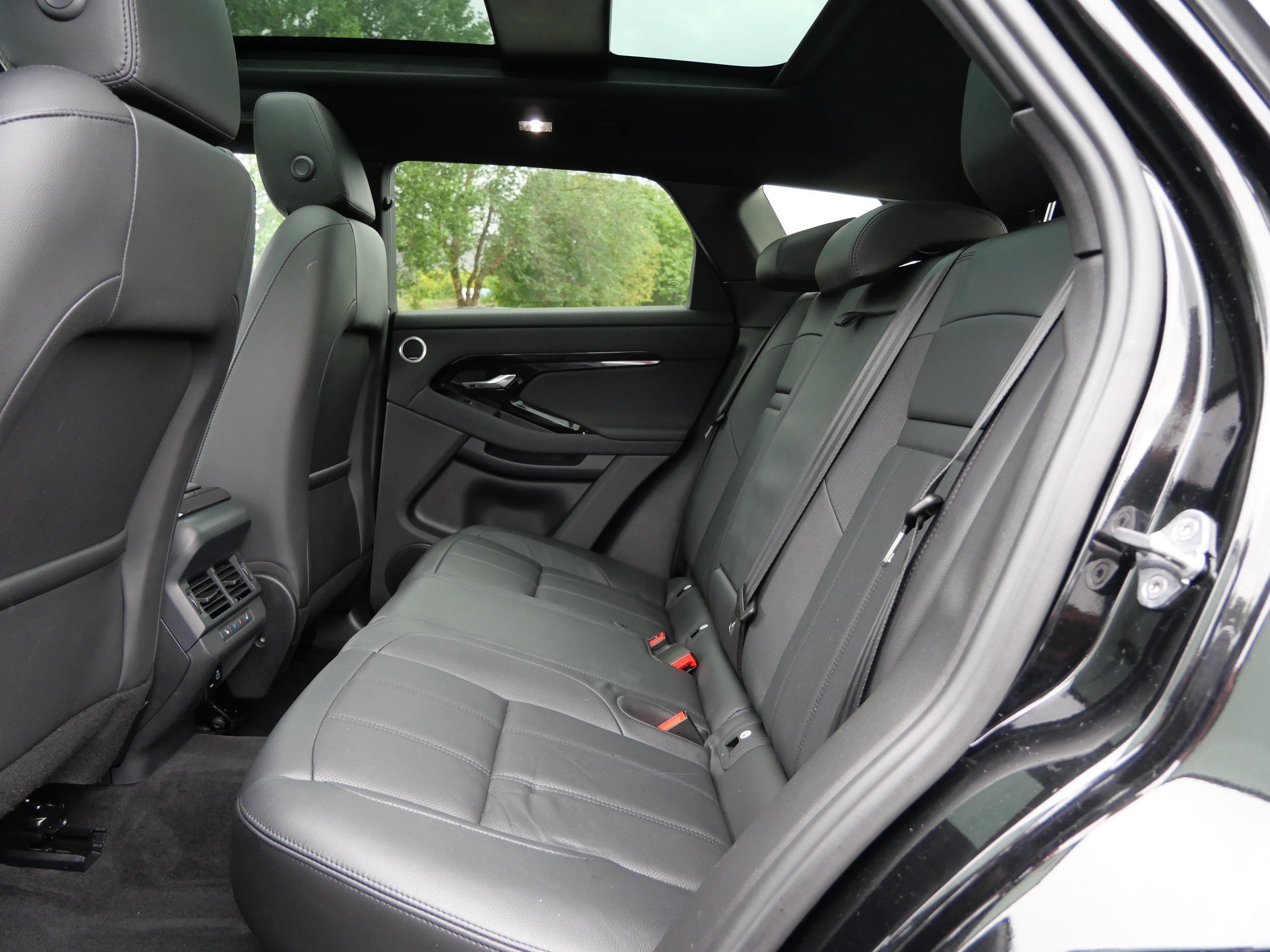 Used 2025 Land Rover Range Rover Evoque S AWD/4WD image 14
