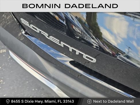 Used 2024 Kia Sorento EX w/ Panoramic Sunroof Package image 8