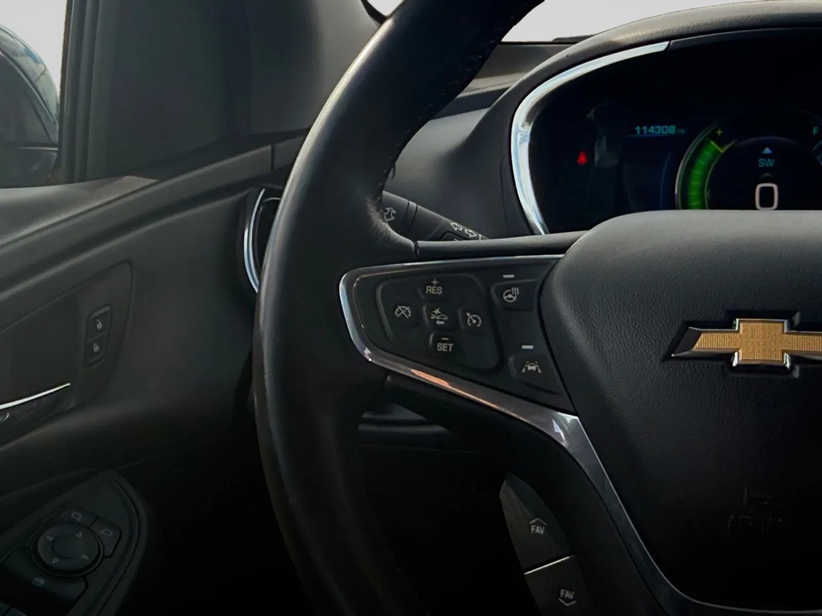 Used 2016 Chevrolet Volt Premier w/ Driver Confidence Package FWD image 22