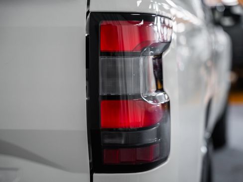 Used 2025 Nissan Frontier SV RWD image 6