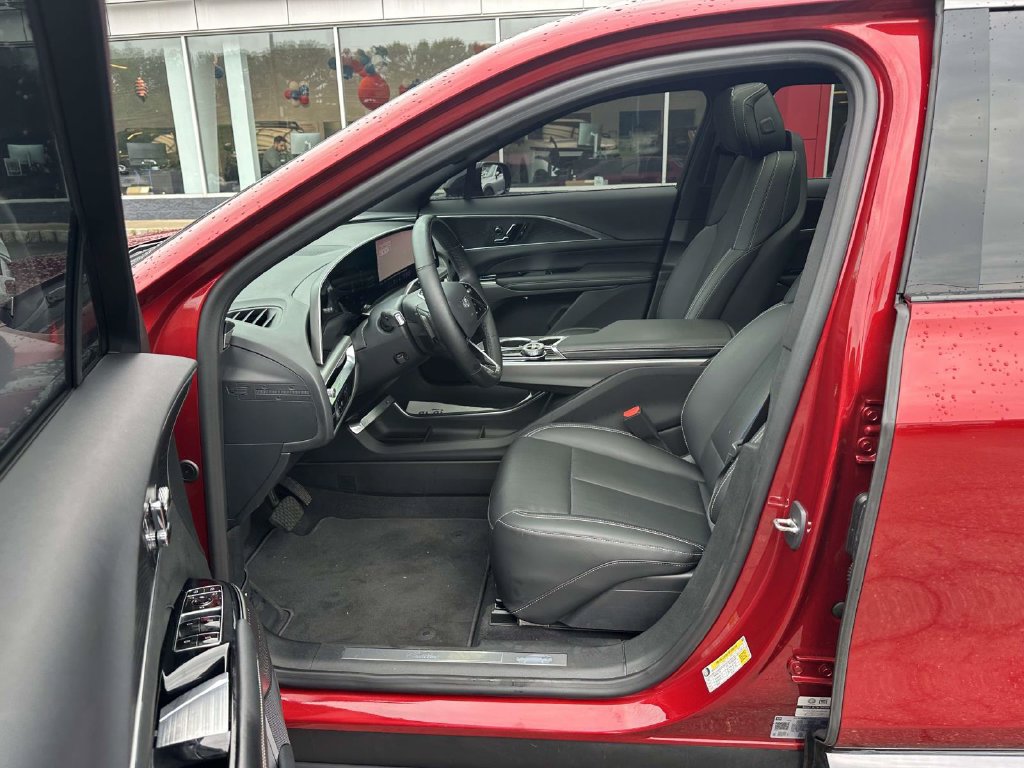 Used 2024 Cadillac Lyriq Sport RWD image 17