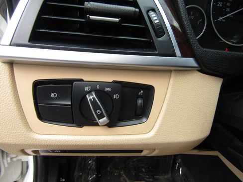 Used 2018 BMW 330i xDrive Sedan w/ Premium Package image 22