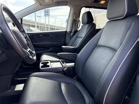 Certified 2025 Honda Odyssey Touring image 7