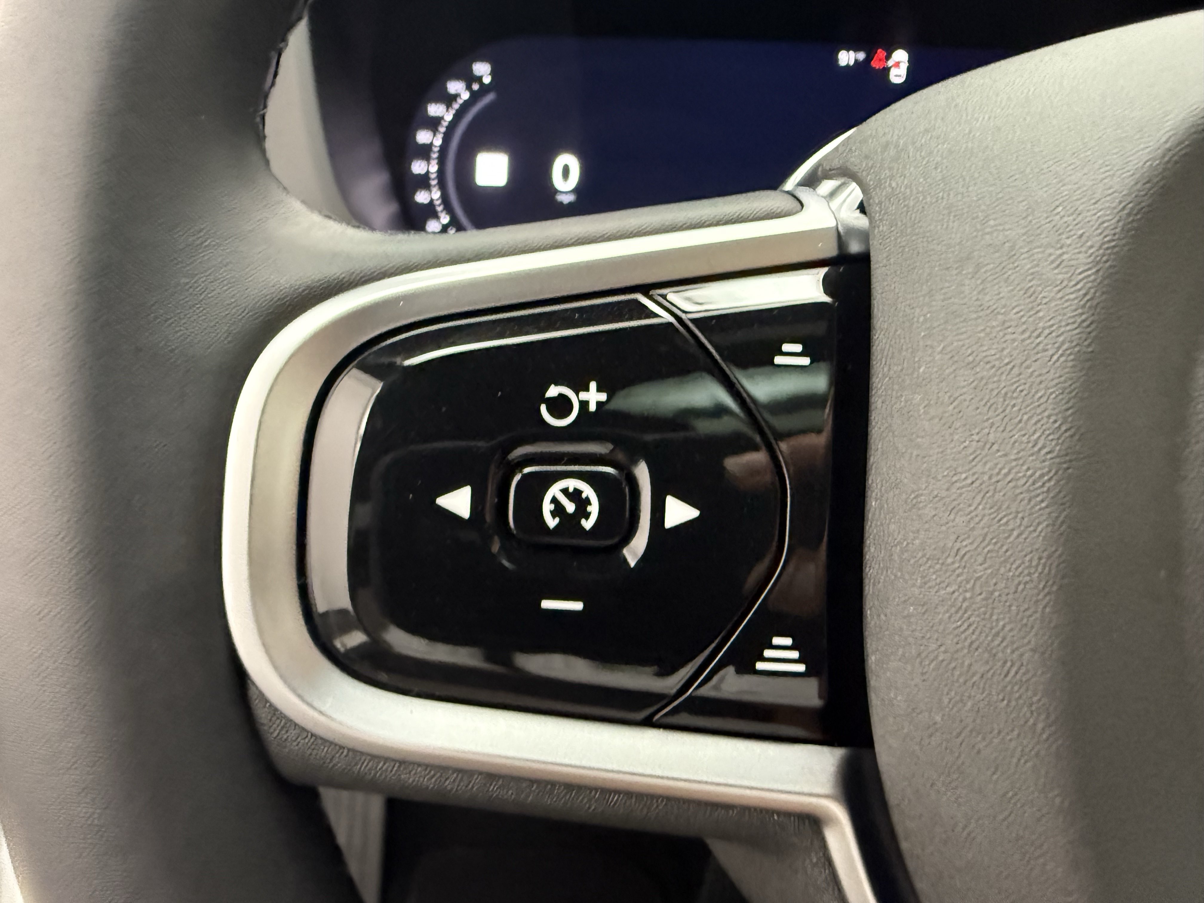 Certified 2026 Volvo XC60 B5 Plus AWD/4WD image 19