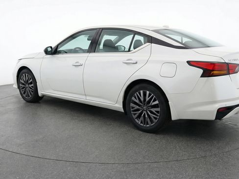 Used 2025 Nissan Altima 2.5 SV image 6