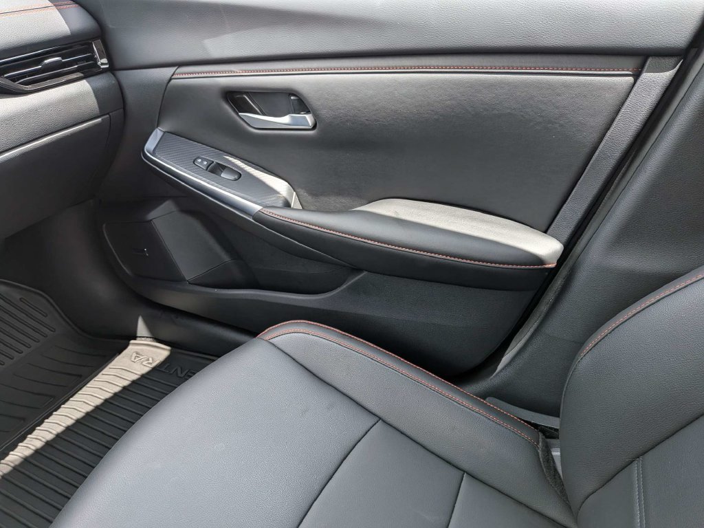 Used 2025 Nissan Sentra SR w/ SR Premium Package FWD image 18