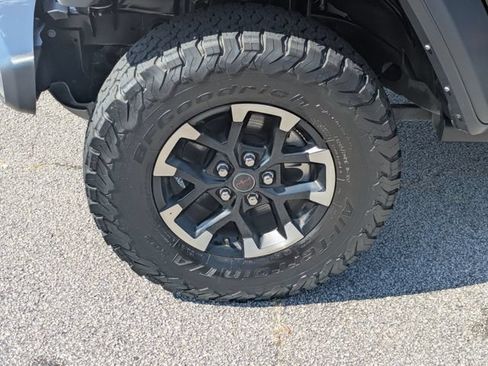 Used 2025 Jeep Wrangler Unlimited Rubicon AWD/4WD image 10
