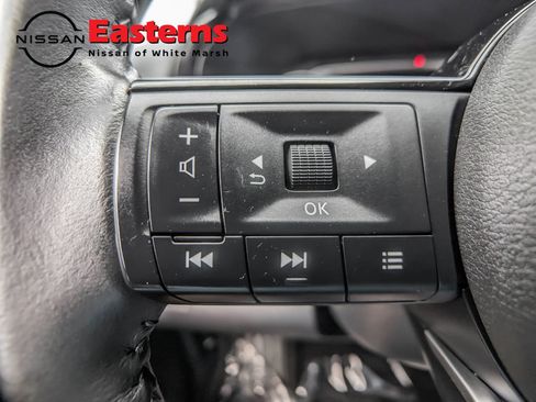 Used 2022 Nissan Pathfinder SV image 33