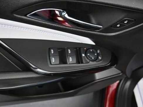 Used 2025 Chevrolet Trax LT w/ LT Convenience Package image 11