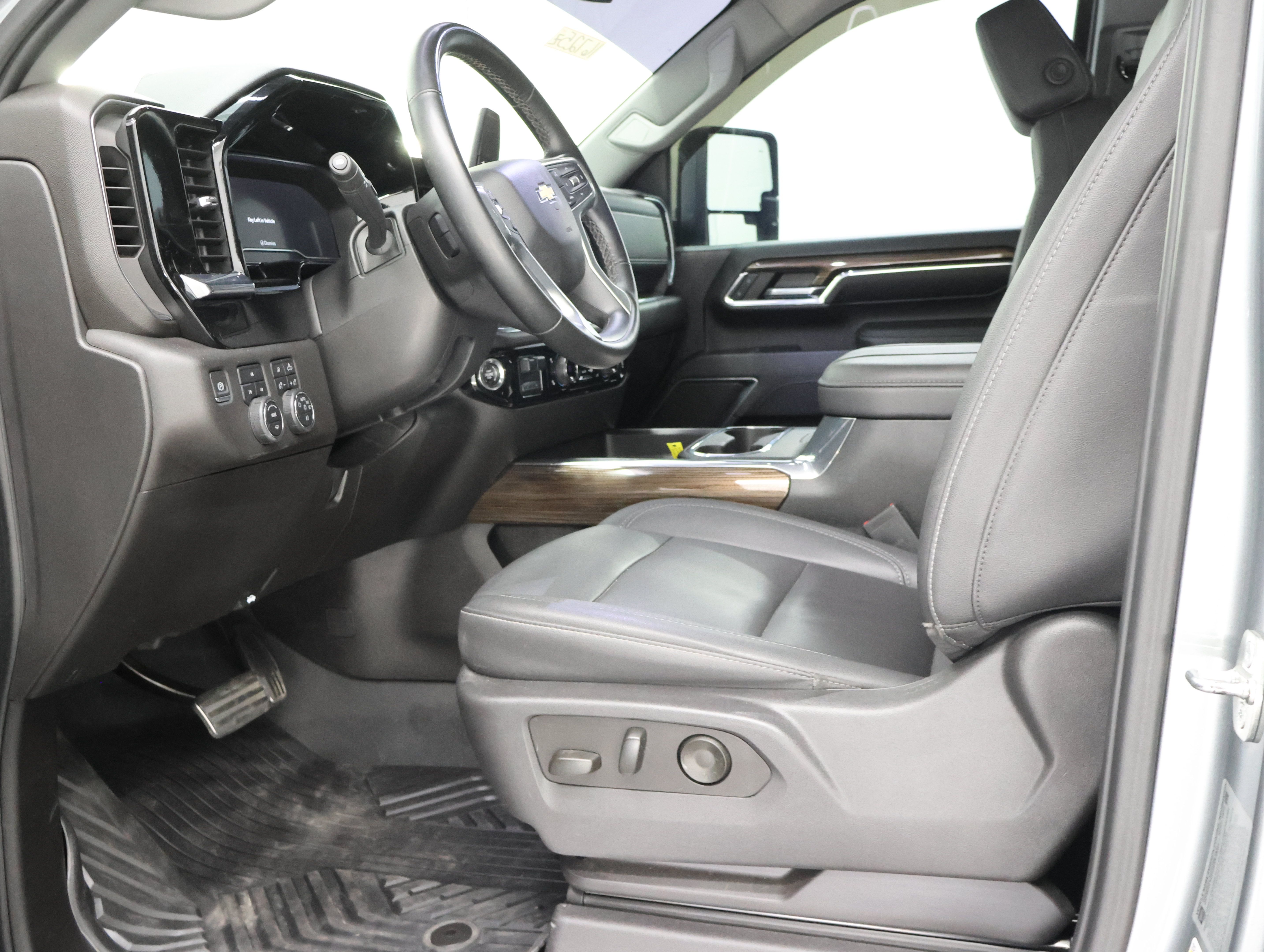 Used 2024 Chevrolet Silverado 2500 LT AWD/4WD image 8