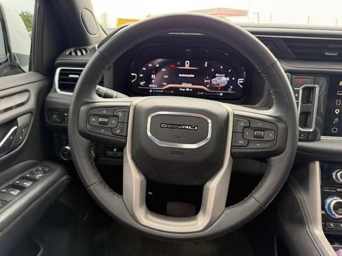 Used 2023 GMC Yukon XL Denali AWD/4WD image 13