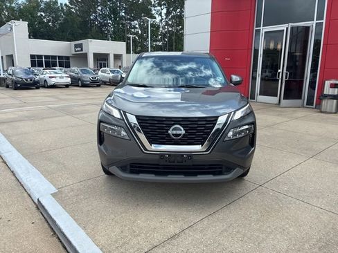 Used 2023 Nissan Rogue SV FWD image 2