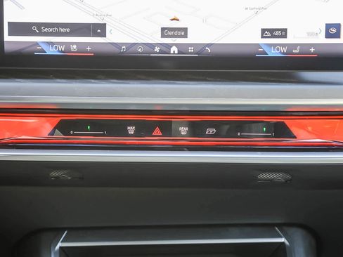 Used 2025 BMW 750e xDrive w/ Premium Package image 10