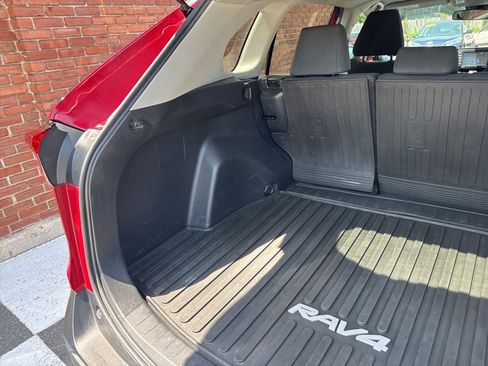 Used 2020 Toyota RAV4 LE w/ All Weather Liner Package AWD/4WD image 38