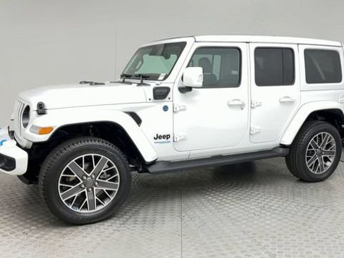 Used 2022 Jeep Wrangler Unlimited Sahara AWD/4WD image 6