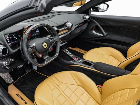 Used 2022 Ferrari 812 GTS RWD image 3