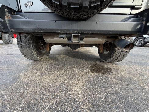 Used 2017 Jeep Wrangler Unlimited Sahara AWD/4WD image 16