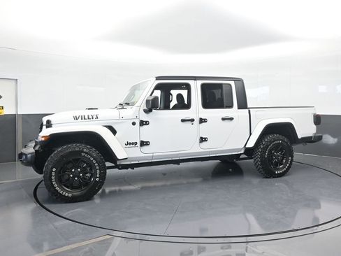 Used 2024 Jeep Gladiator Sport image 2