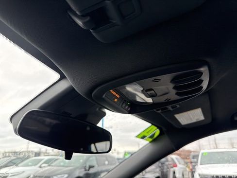 Used 2024 Chevrolet Trax RS w/ Sunroof Package image 35