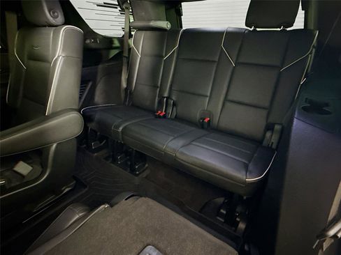 Used 2022 Cadillac Escalade Premium Luxury image 18