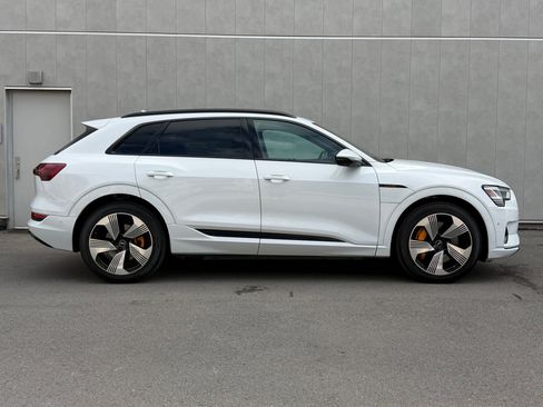 Used 2022 Audi e-tron Premium Plus w/ Premium Plus Package image 8