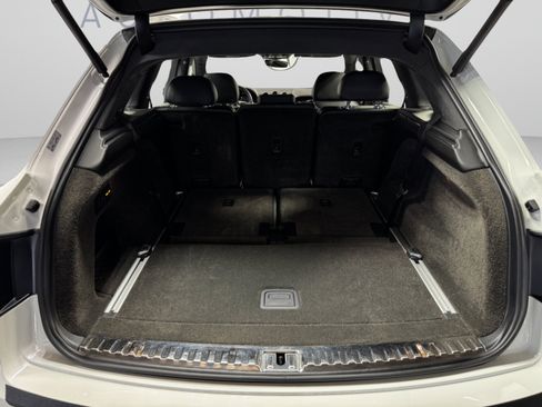 Used 2018 Bentley Bentayga AWD/4WD image 38