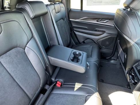 New 2026 Jeep Grand Cherokee Altitude image 31