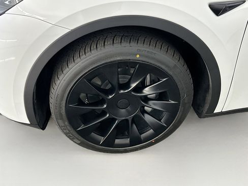 Used 2023 Tesla Model Y Long Range image 11