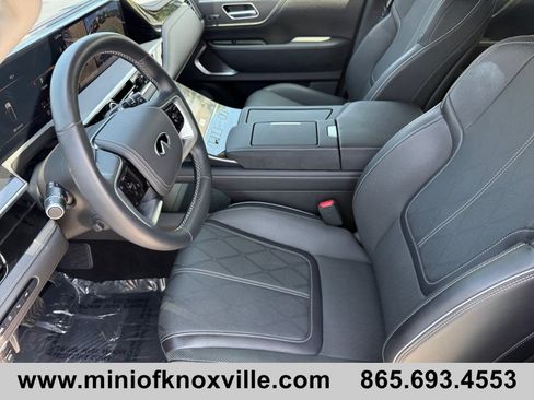 Used 2025 INFINITI QX80 Sensory AWD/4WD image 11
