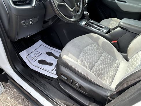 Used 2018 Chevrolet Equinox LT FWD image 10
